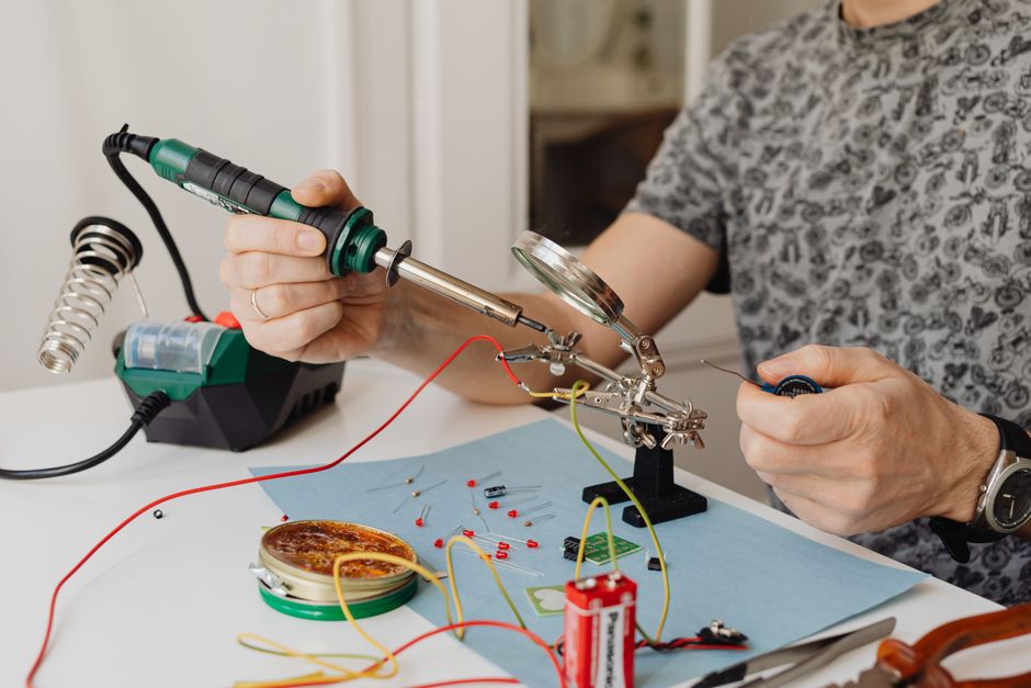 Why Is It So Hard to Find Qualified HVAC Technicians? | FAST HVAC Qualified HVAC technician carrying tools to a home service call